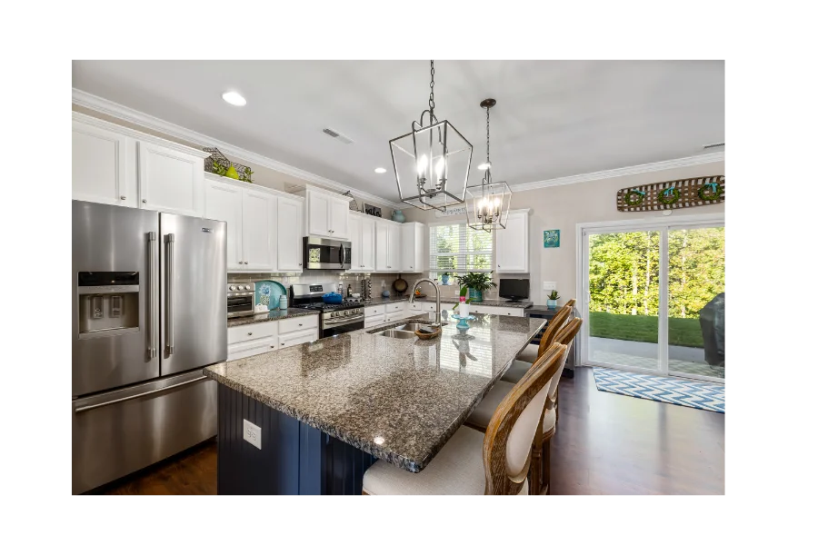 Spotless kitchen cleaned by La Rosa's Cleaning Services in the Cleveland area